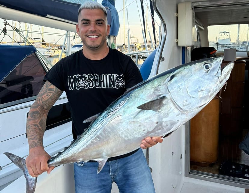 Fuengirola: 4h Trolling Fishing Trip with Snacks and Drinks - What the crew’s help means for beginners