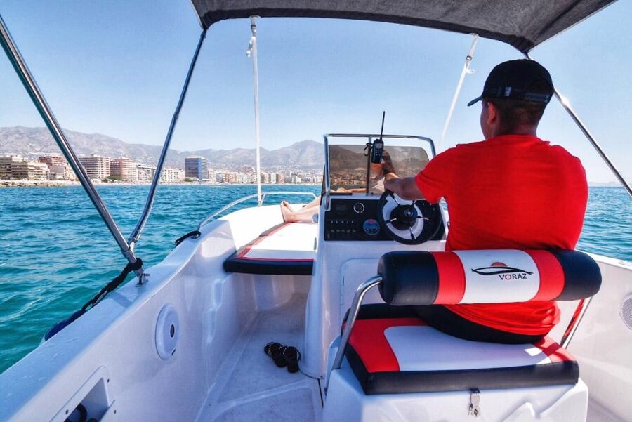 Fuengirola: Best Boat Rental without License - The comforts that make a short rental easier