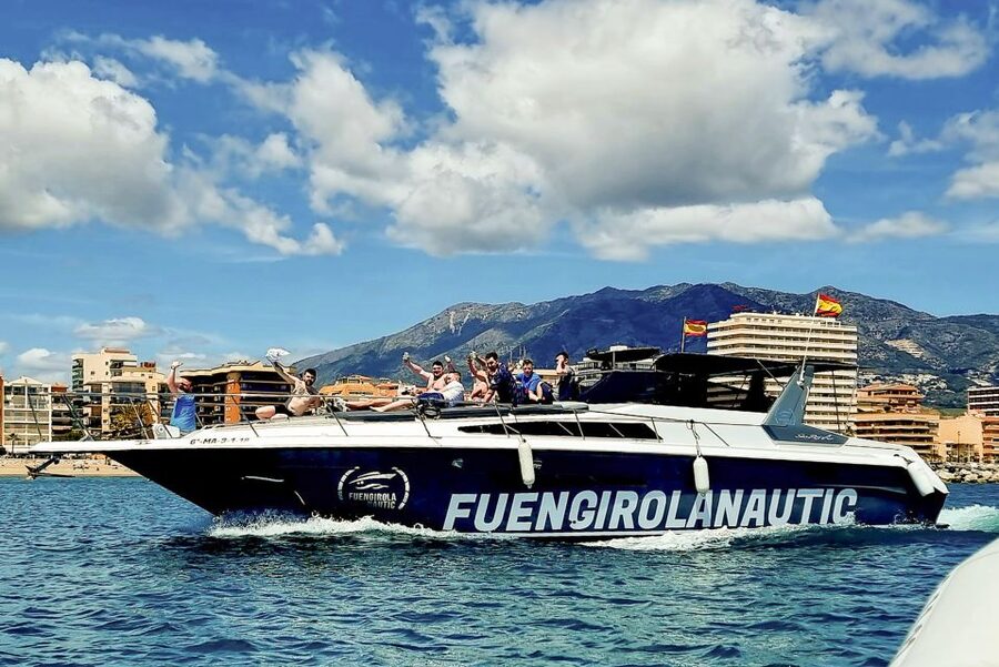 Fuengirola: Dolphin Watching by Yacht with Snacks and Drinks - Who should choose this cruise?