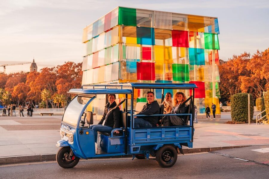 Málaga 1-hour by TukTuki: Essential and Private Tour - Bullring, Town Hall and the waterfront landmarks