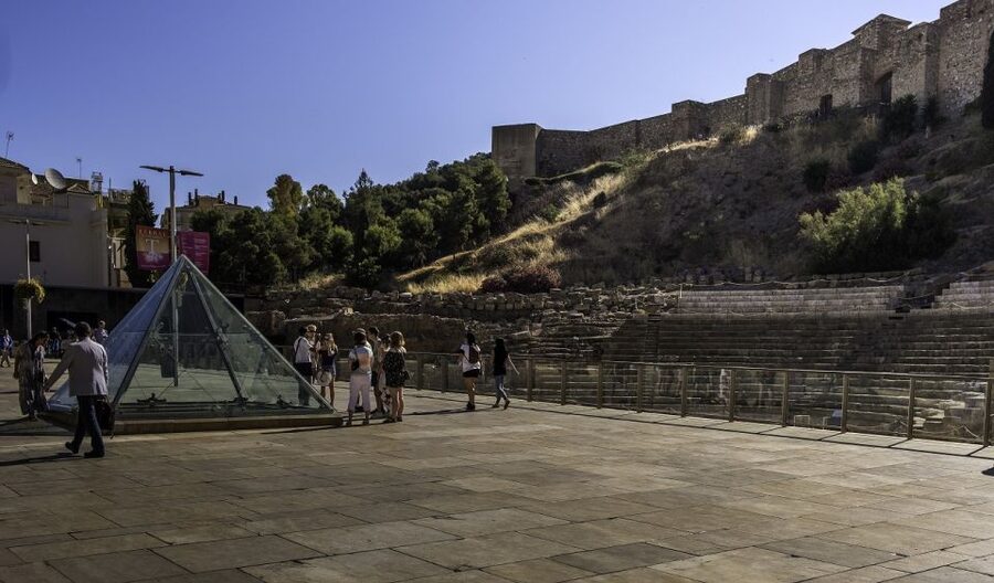 Málaga: 3-Hour Complete Walking Tour with Tickets - Climbing into the Alcazaba’s Moorish stronghold