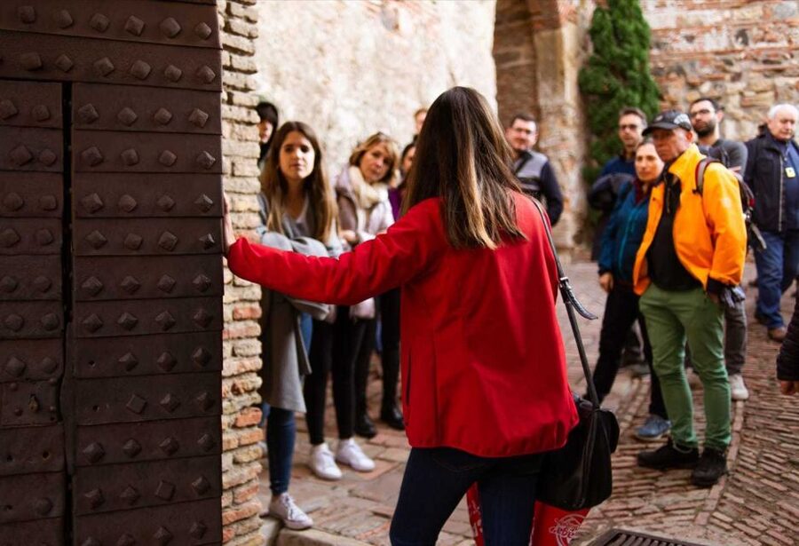 Málaga: Alcazaba and Roman Theatre Guided Tour With Entry - Climbing into the Alcazaba
