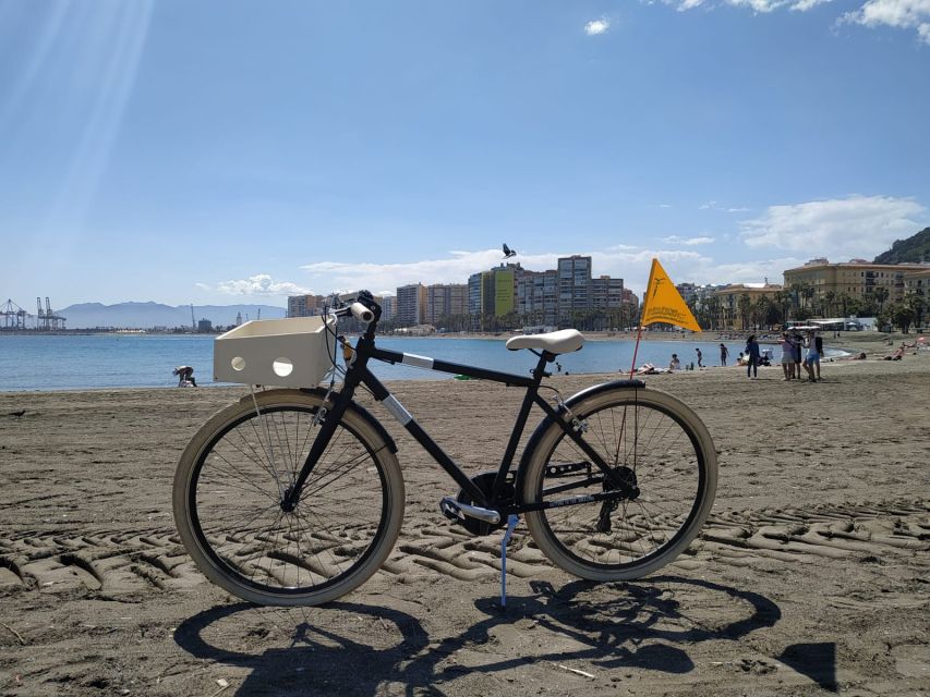 Malaga: Bike Rental for City Discovery Route & Beaches - El Palo: beaches, seafood, and a natural pause