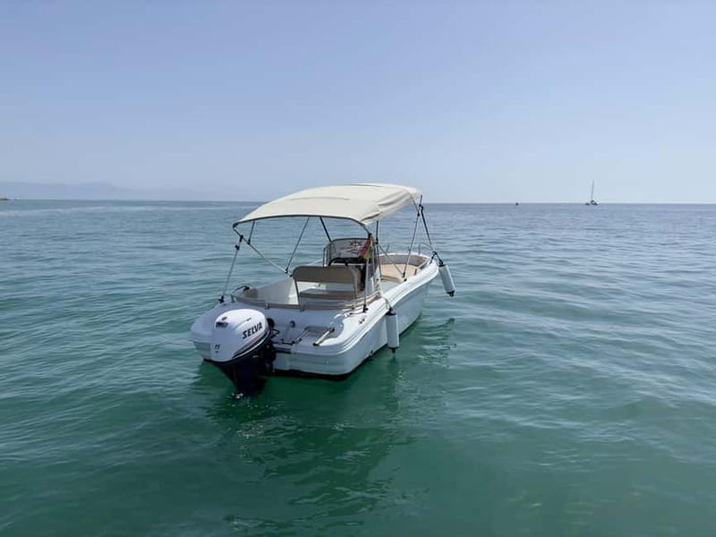 Malaga: Boat rentals without a license - What to know before you set sail