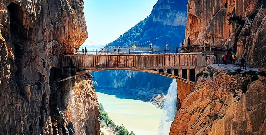 Málaga: Caminito del Rey Guided Tour with Transportation - The bus ride makes a tricky day trip simpler