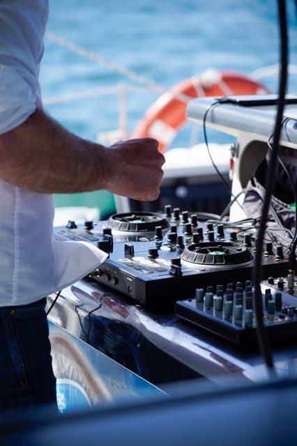 Malaga: Catamaran Sailing Cruise with Swimming & Optional DJ - Who will enjoy this cruise most