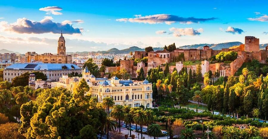 Málaga: Cathedral, Alcazaba, Roman Theater Walking Tour - A useful first look at Málaga’s center
