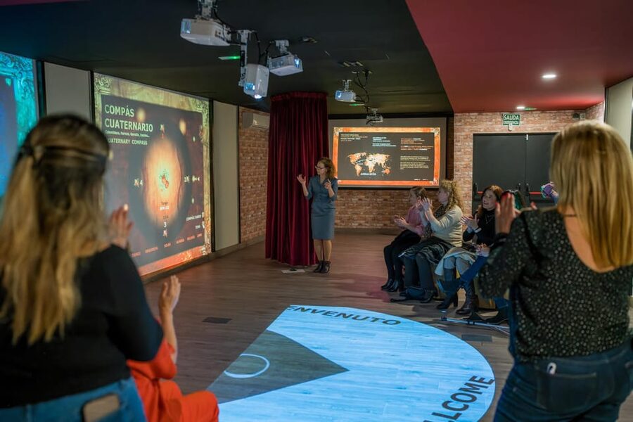 Málaga: Flamenco Course 4pm + 1-Hour Show, 3 Tapas and Drink - Tapas before the curtain rises