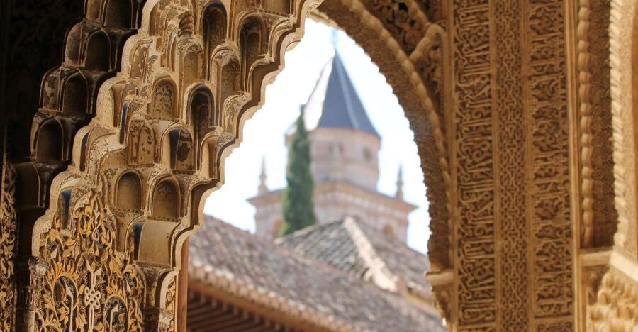 Malaga: Granada Day Trip with Alhambra, Palaces and Gardens - Generalife brings gardens into the story