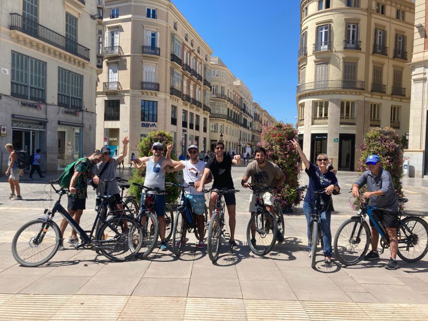 Malaga: Guided E-Bike Tour - The lighthouse, Muelle Uno and Palmeral finish the circuit