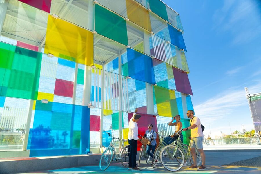 Málaga: Highlights, Hidden Gems and Coast Vintage Bike Tour - Start near Plaza de la Merced, then get your bearings