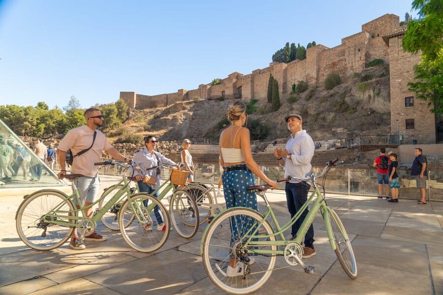 Málaga: Highlights, Hidden Gems and Coast Vintage Bike Tour - From the bullring to Malagueta Beach