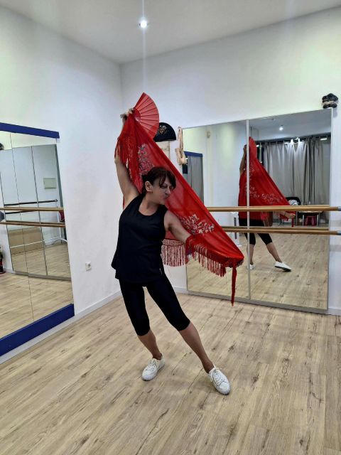 Málaga: Learn to dance flamenco rumba in 45 minutes - Finding Galerías Goya