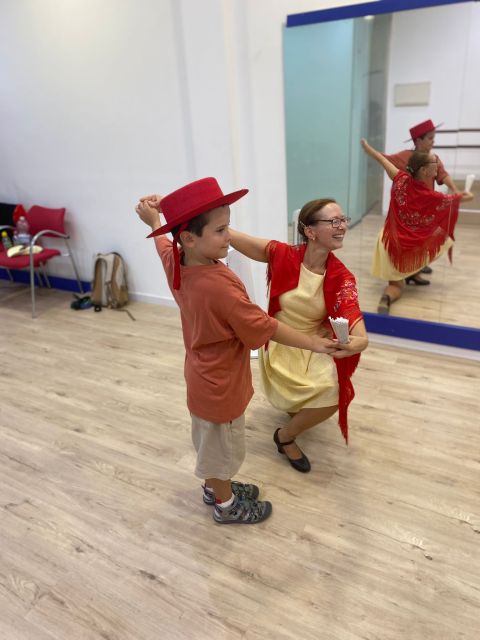 Málaga: Learn to dance flamenco rumba in 45 minutes - Clothing, comfort and practical details