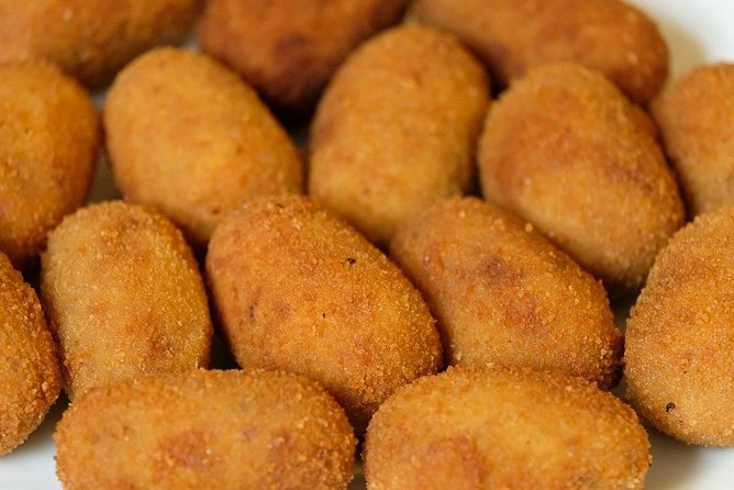Malaga Market Food Tour: Tapas, Drinks, and Local Flavors - Who will enjoy this Málaga food walk