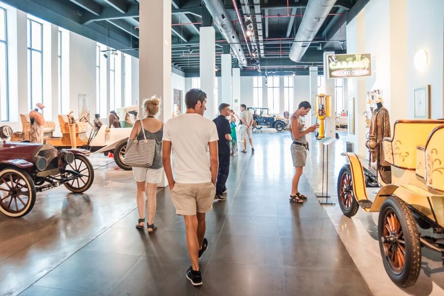 Málaga: Museo del Automóvil y la Moda Ticket - See cars beside the clothes of their time