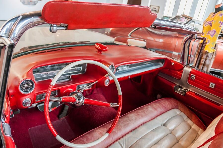 Málaga: Museo del Automóvil y la Moda Ticket - Meet the dream cars, Cadillacs and everyday classics