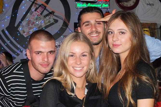 Malaga Nightlife Pub Crawl Tour with Drinks and Clubs Entry - The group is the main event