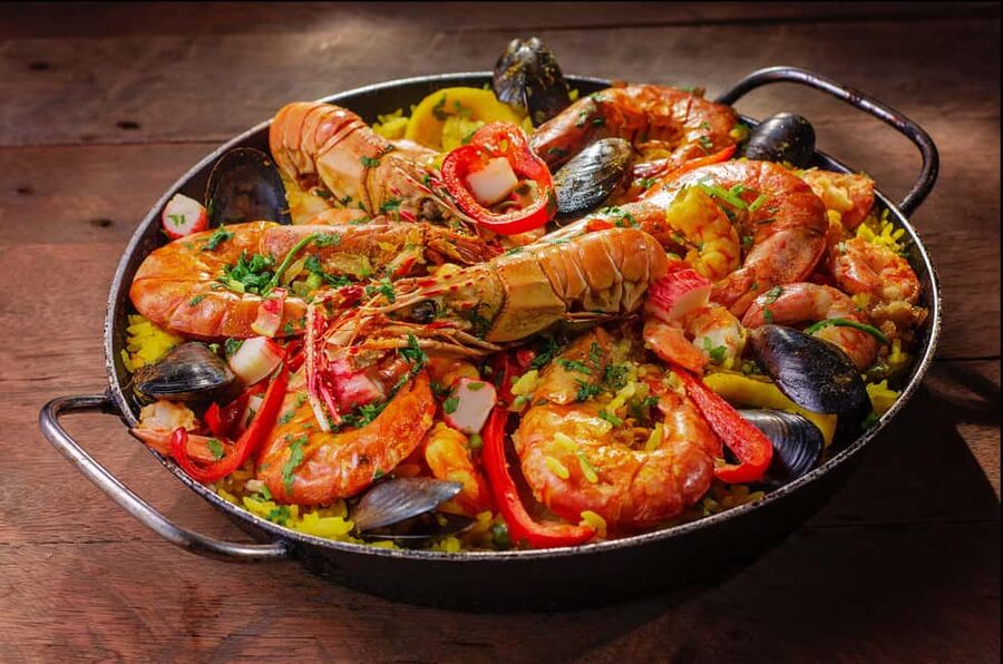 Malaga: Paella and Tapas Tour with The Best Flamenco Show - A food tour that makes room for the city