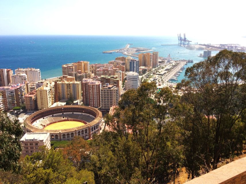 Malaga: Private walking tour - Catch a glimpse of local life along the way