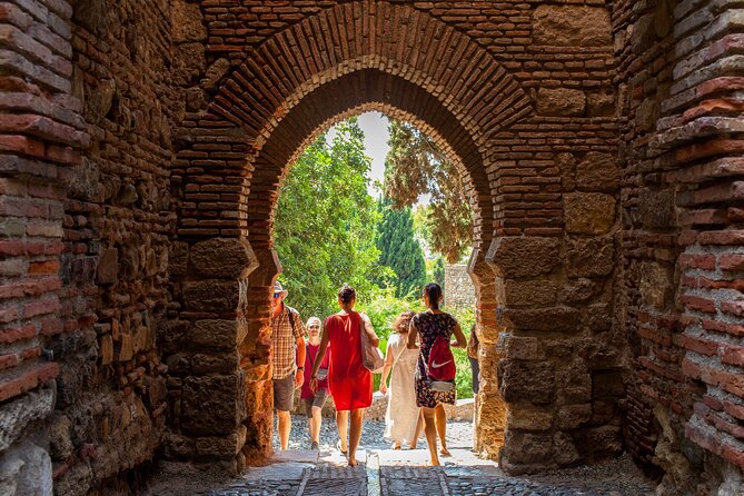 Malaga Private Walking Tour, Alcazaba & Catamaran Cruise - Inside the Alcazaba and its Nasrid Palace