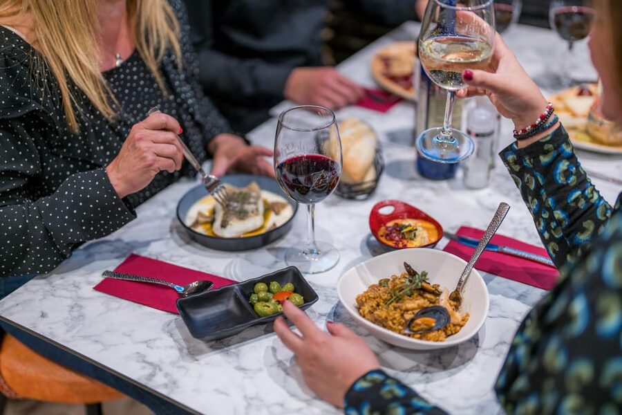 Malaga: Show and Food at Alegría Flamenco and Restaurant - At a glance