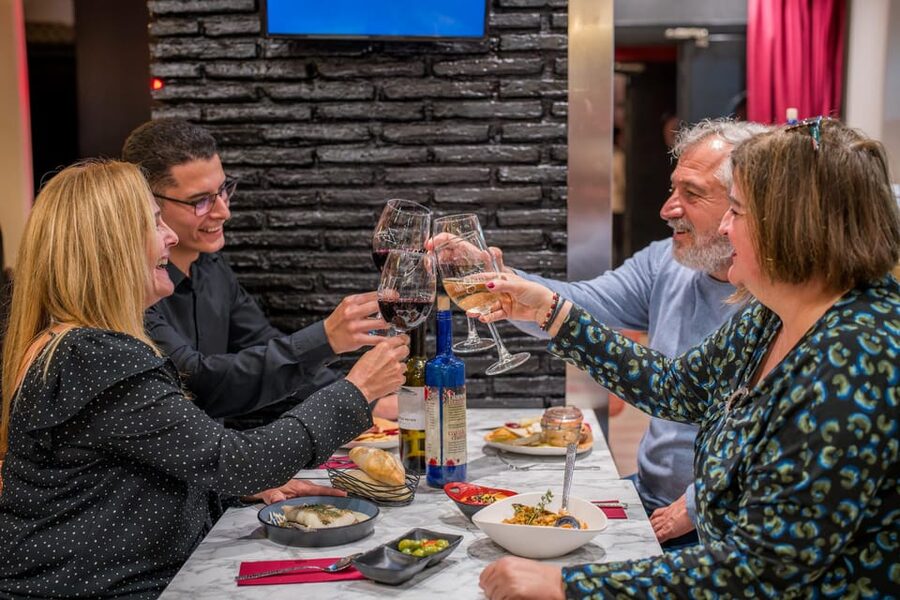 Malaga: Show and Food at Alegría Flamenco and Restaurant - The flamenco show, close enough to feel