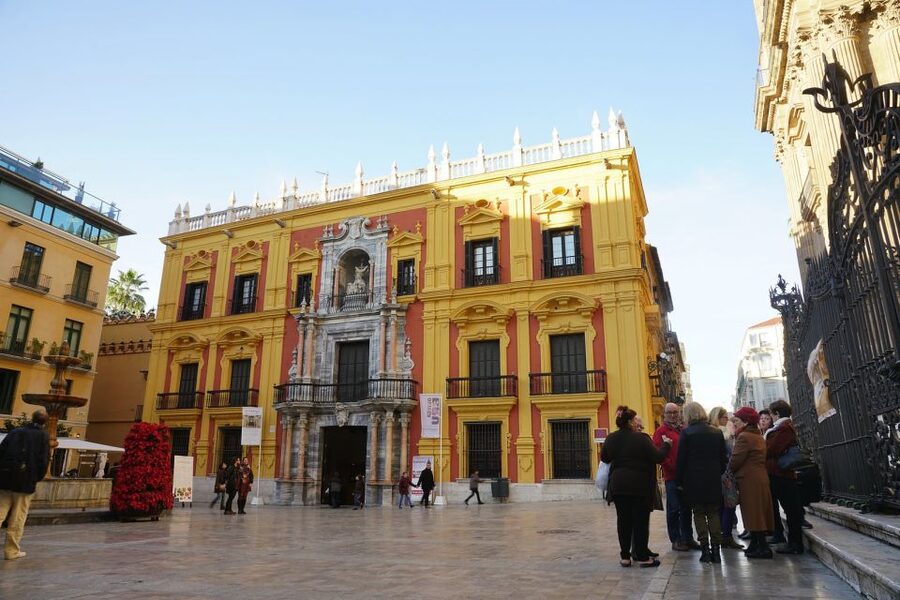 Malaga: Skip-the-Line Malaga Cathedral Tickets with Tour - Look closely at the choir and chapels