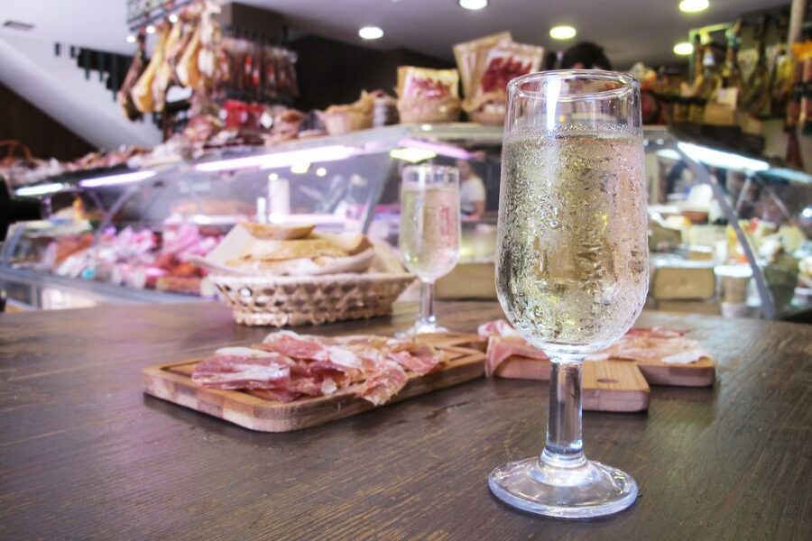 Malaga: Tapas Tasting Tour - Follow the food into the Old Town