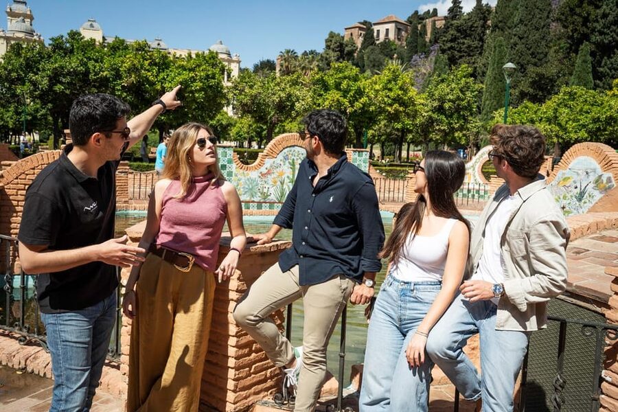 Málaga: Tapas, Wine & Rooftops Private Tour - Who should book this Málaga food walk?