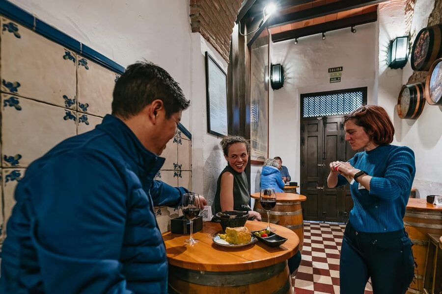 Málaga: Traditional Andalusian Tapas and Wine Tour - Starting with wine at Antigua Casa de Guardia