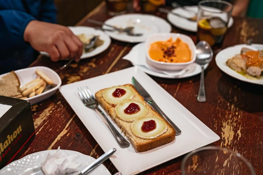 Málaga: Traditional Andalusian Tapas and Wine Tour - What the food and drinks add up to