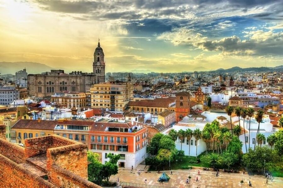 Malaga: Walking Tour of Must-See Attractions - A two-hour introduction to Málaga
