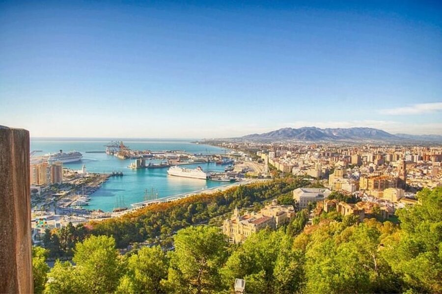 Malaga: Walking Tour of Must-See Attractions - Starting on Alameda Principal