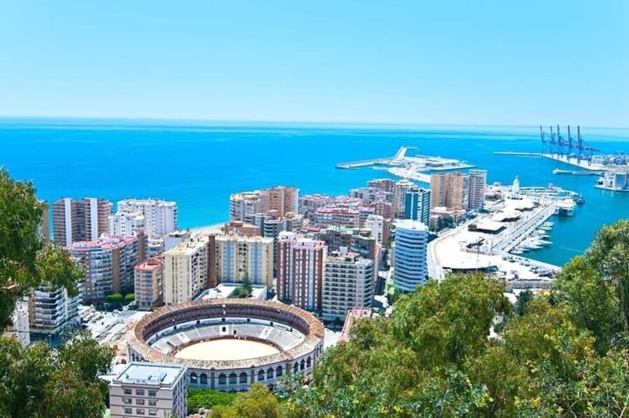 Malaga: Walking Tour of Must-See Attractions - Málaga Cathedral, grand but brief