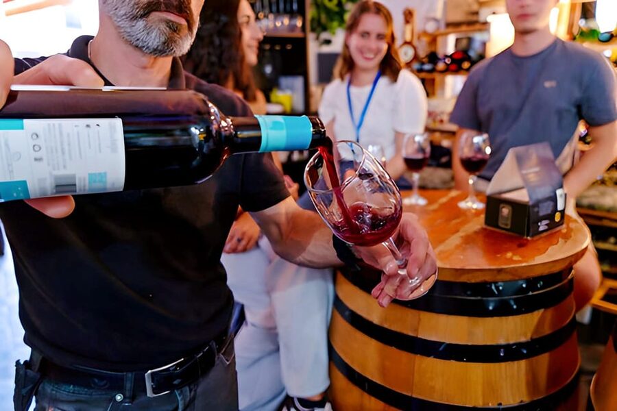 Malaga: Wine and Tapas Tour with Tastings and Drinks - What makes this Málaga food walk worth considering