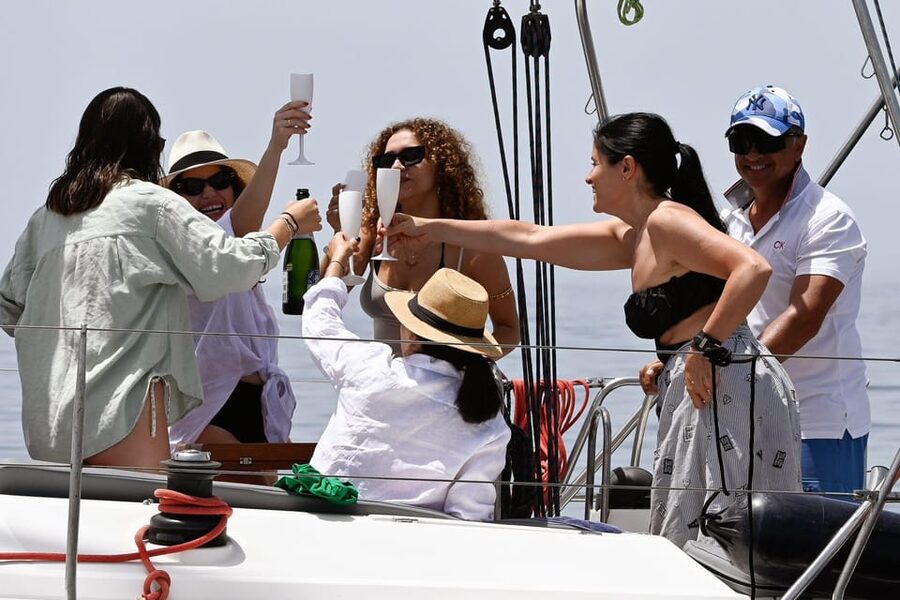 Marbella: Dolphin-Watching Sailboat Trip with Drinks, Snacks - Sailing out along the Marbella coast
