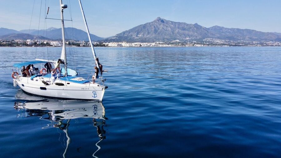 Marbella: Sunset Luxury Sailing Cruise in Puerto Banús - FAQ