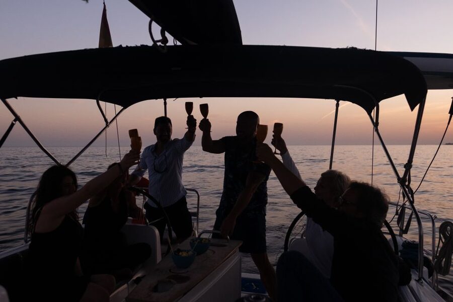 Marbella: Sunset Sailing Trip with Drinks and Snacks - FAQ