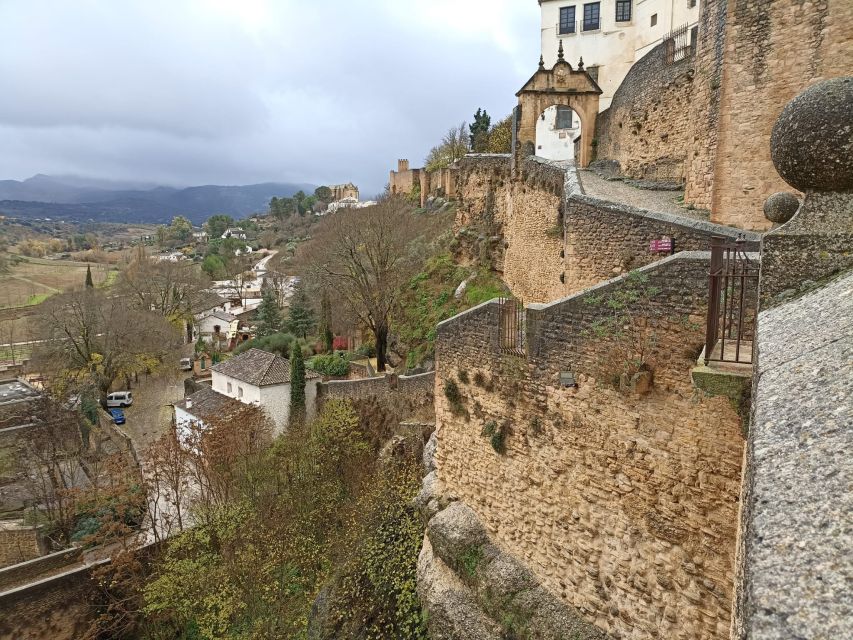 Ronda: Guided Walking Tour with English or Spanish Guide - The New Bridge and the best viewpoints