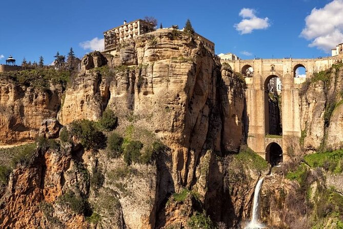 Ronda Self-Guided Audio Tour with Andalucia Travel Expert - Puente Nuevo, from bridge crossing to museum story