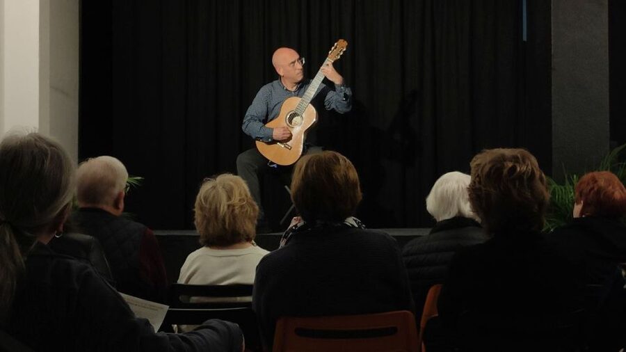 Ronda: Spanish - Classical & Flamenco - Guitar Concert - A small Ronda venue, with the guitar in focus