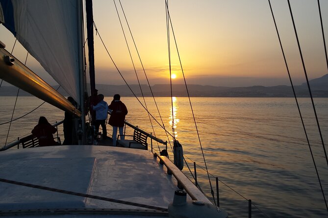 Sunset Sailing Experience in Estepona - Drinks, blankets, and the little comforts