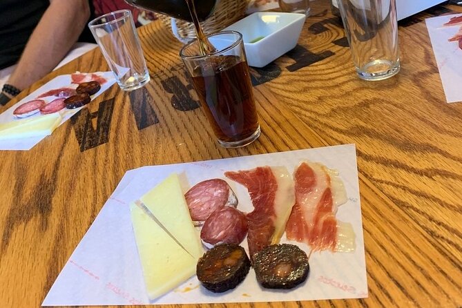Taste of Malaga Tour : Tapas, History and Local Customs - Vermouth and Iberian ham at a traditional shop