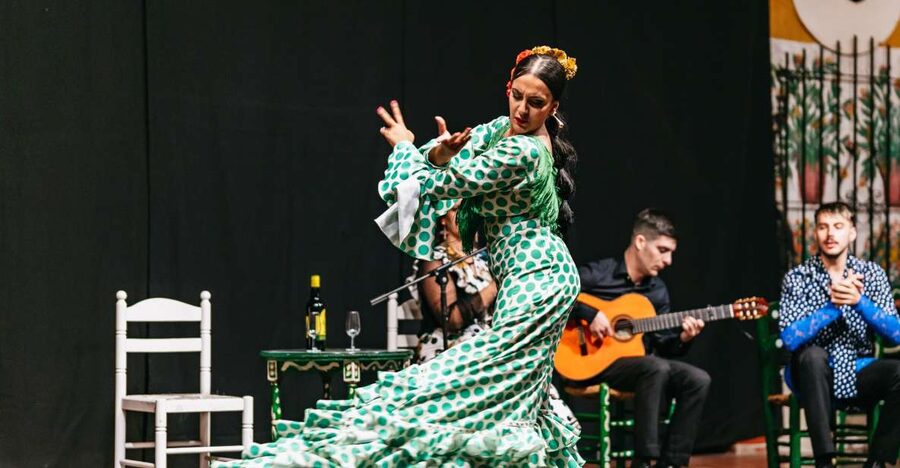 Torremolinos: Flamenco Show with Dinner and Drinks - Dinner first, flamenco after