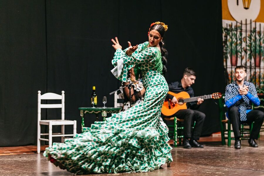 Torremolinos: Flamenco Show with Dinner and Drinks - Drinks stop when the show starts