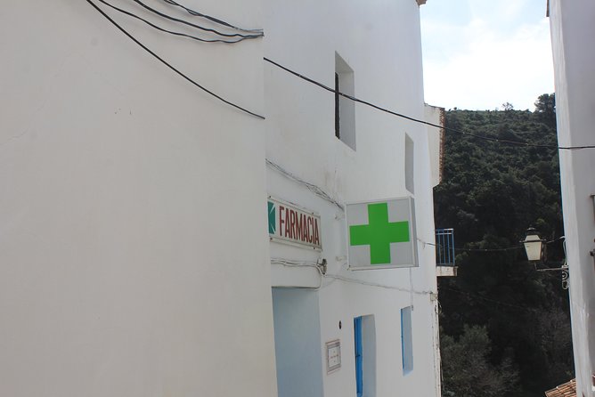 White Villages Tour in the Nerja area: Small-Group Tour and Lunch - The guide and the drive are part of the experience